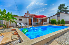 House with pool 1117